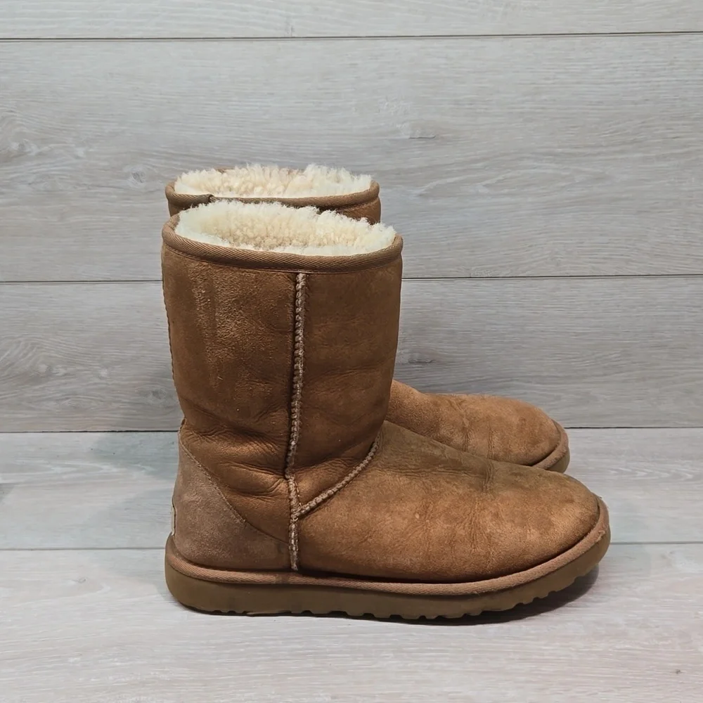 Ugg Australia Women 5825 Suede Sheepskin Boots shoes sz 8